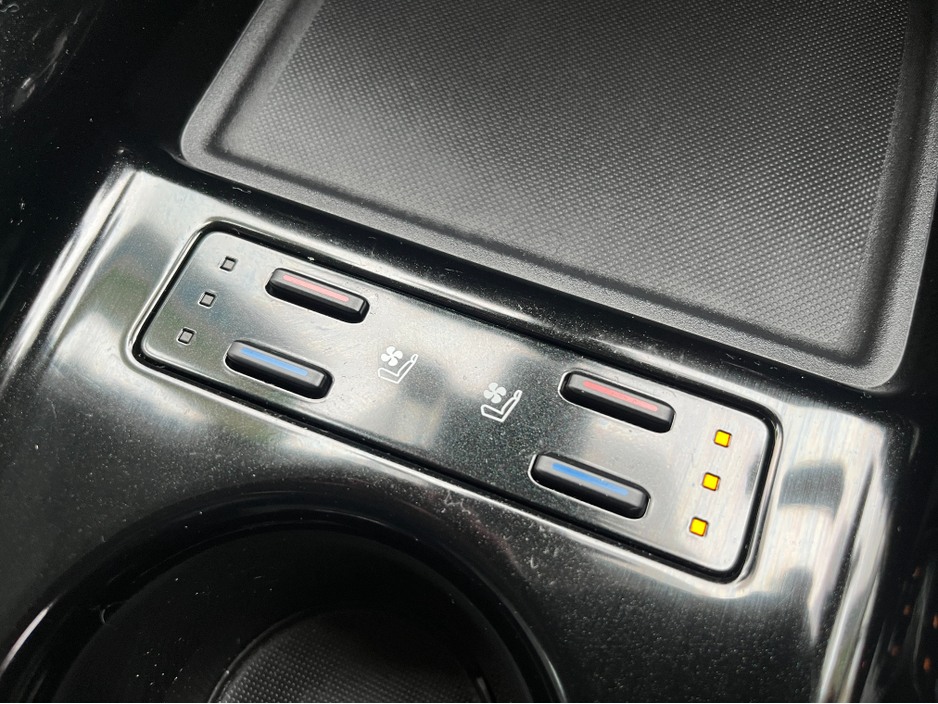 2020 Toyota Prius - image 16