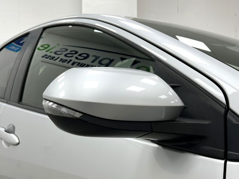 2021 Toyota Yaris - image 17