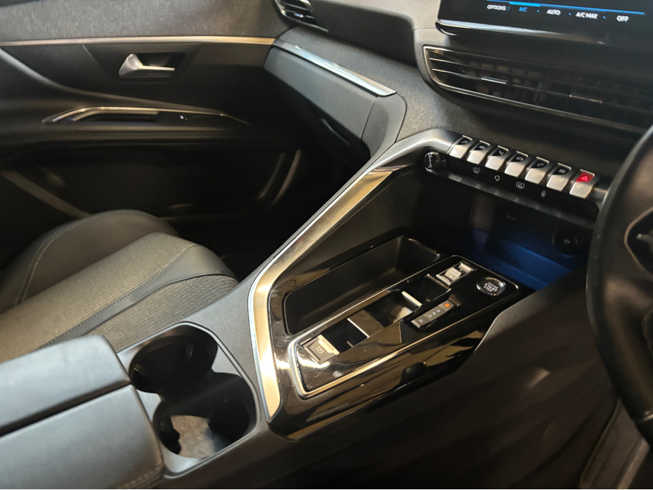 2023 Peugeot 3008 - image 6