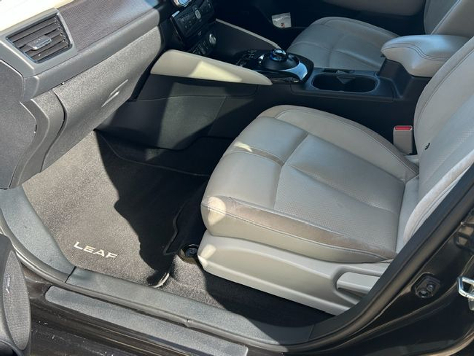 2018 Nissan Leaf - image 7