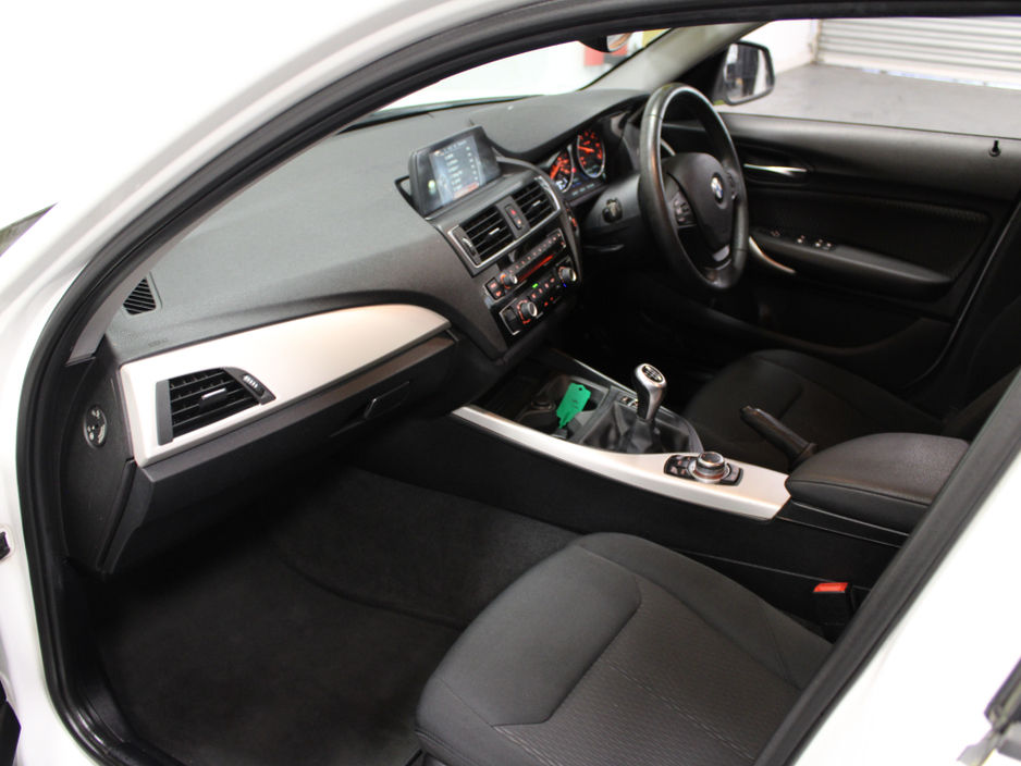 2016 BMW 1 Series - image 32