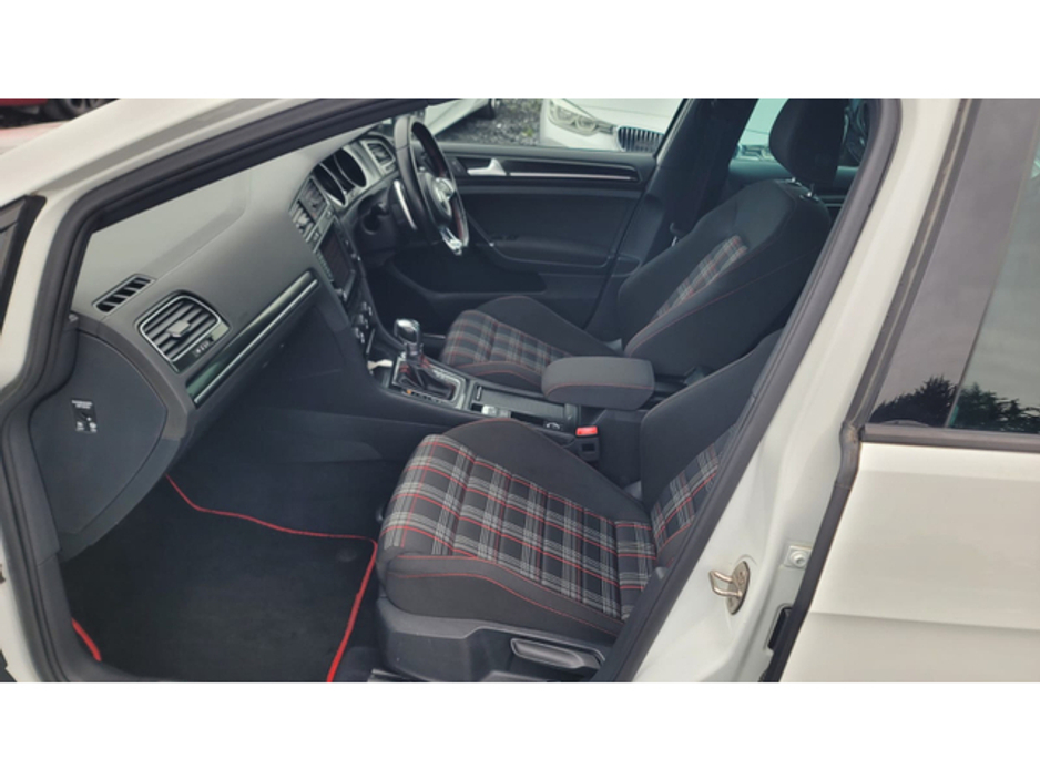 2016 Volkswagen Golf - image 14