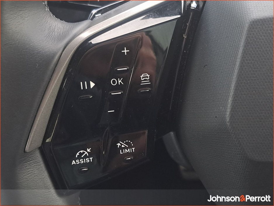 2025 Peugeot 5008 1.2 Hybrid 136bhp E-DCS6 Allure €46,750