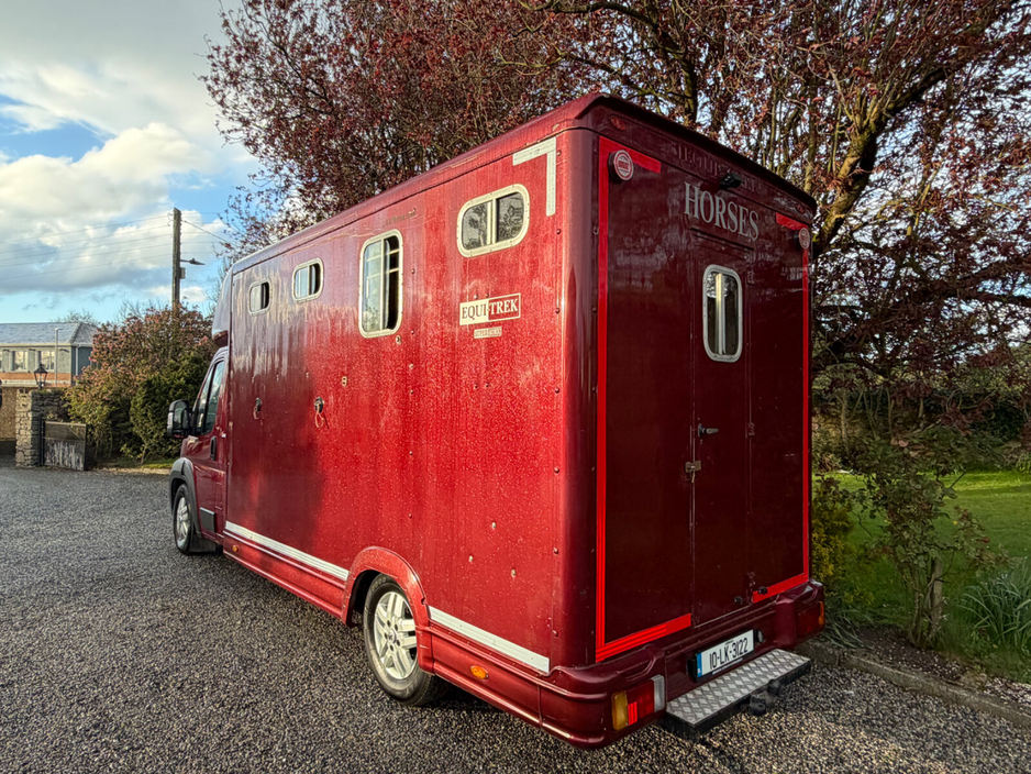 2010 Peugeot Boxer - image 4