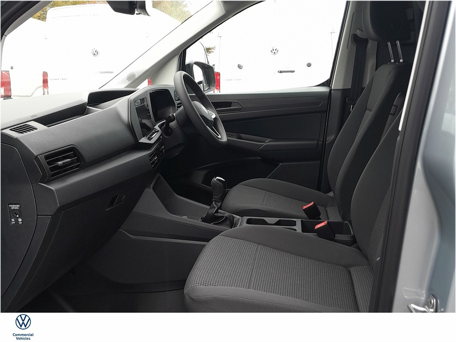 2025 Volkswagen Caddy - image 4