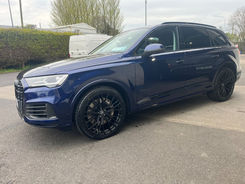 2022 Audi Q7 - image 8