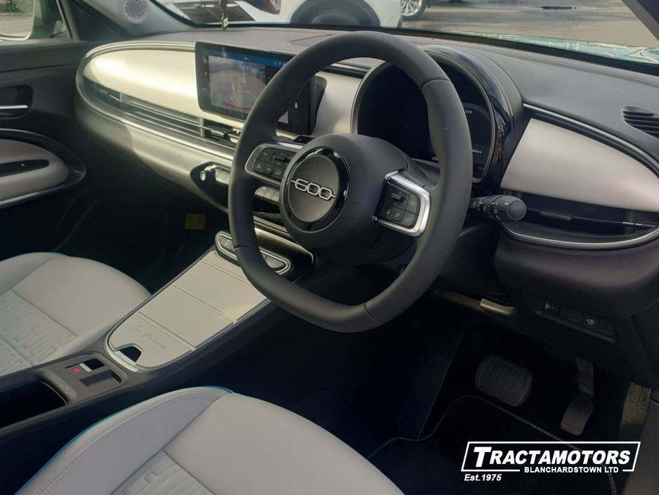 2025 Fiat 600 - image 7