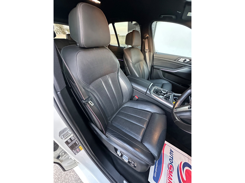 2020 BMW X5 - image 25