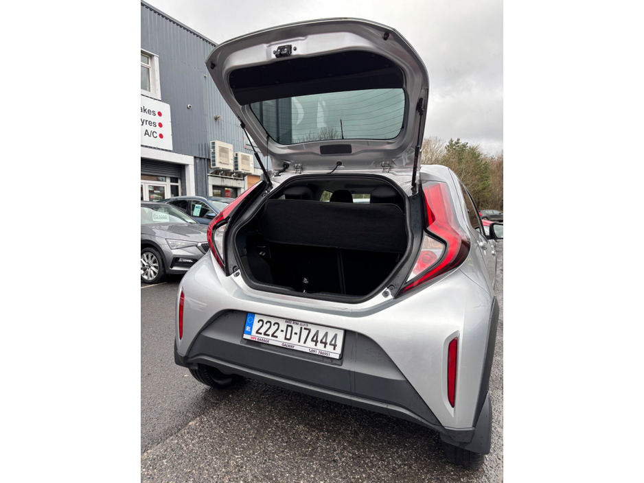 2022 Toyota Aygo 1.0 VVT-i x-play Smartphone €13,900