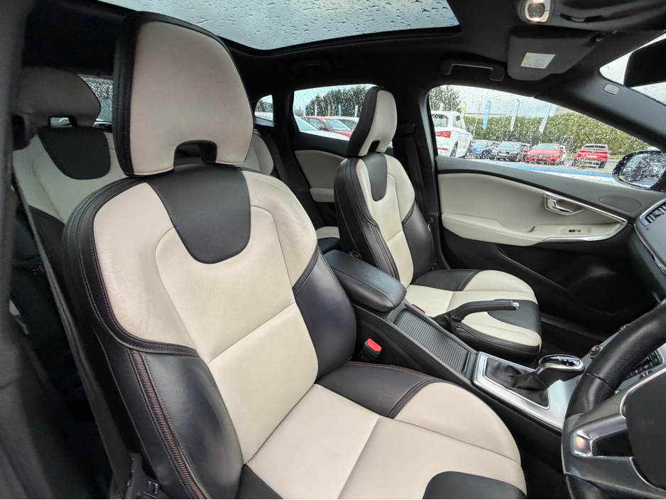 2018 Volvo V40 ** DEPOSIT TAKEN ** CROSS COUNTRY 4WD - 2.0L DIESEL - AUTO - 12M WARRANTY - CAR: 1733 €19,950