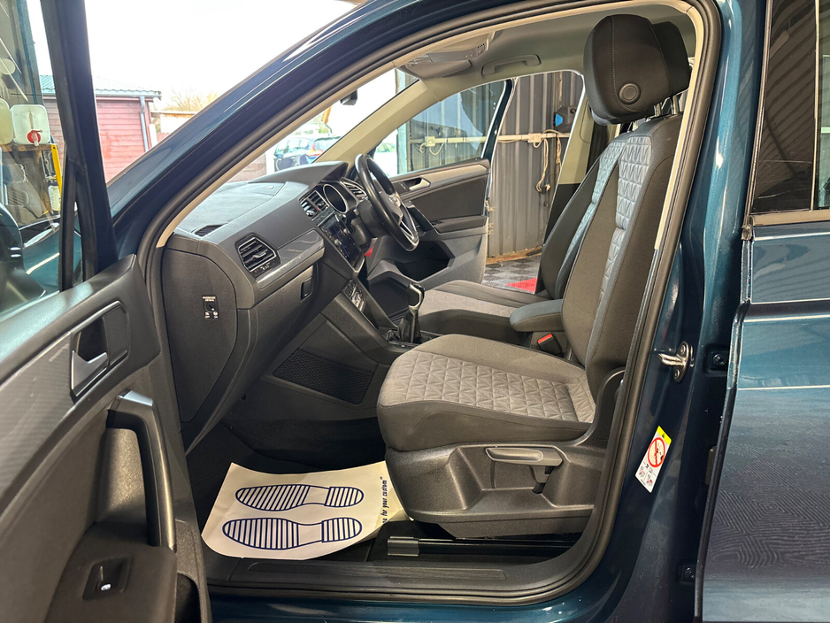 2022 Volkswagen Tiguan - image 16