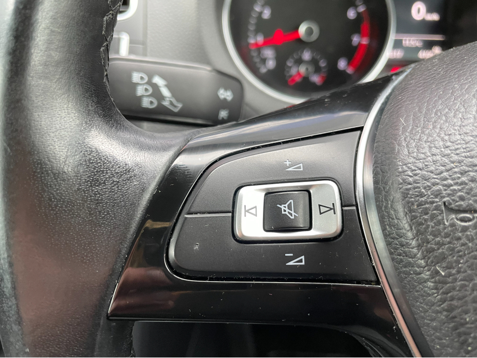 2015 Volkswagen Polo - image 13