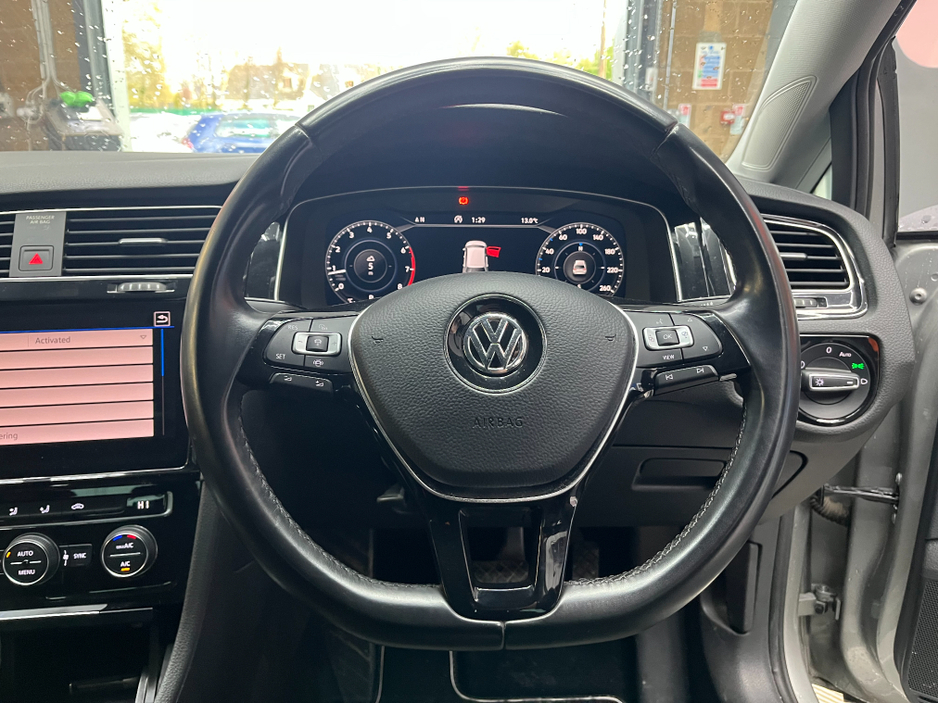 2019 Volkswagen Golf - image 8