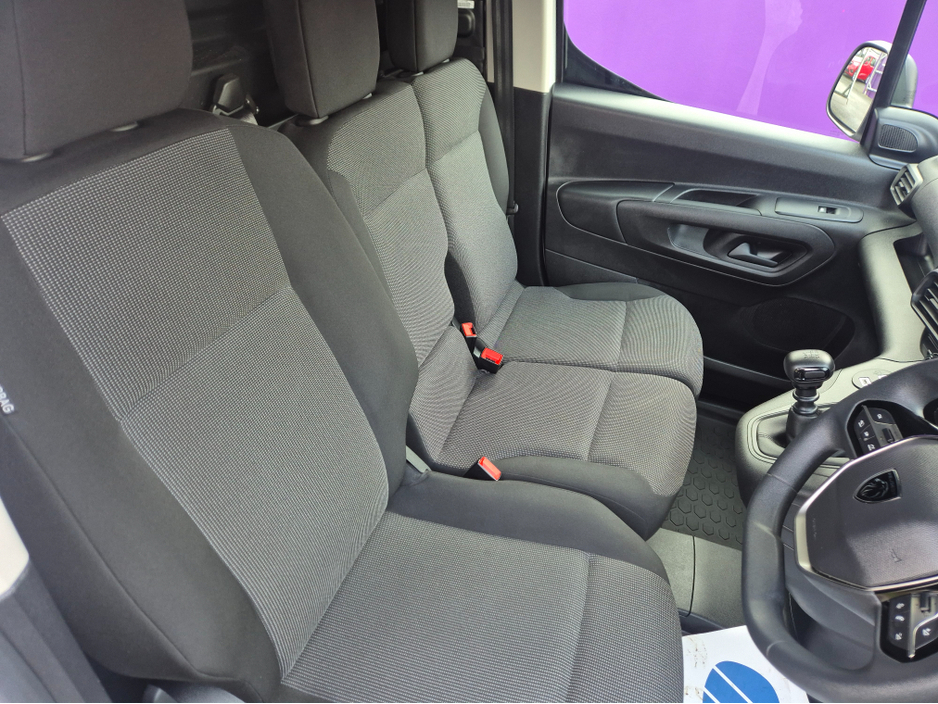 2024 Peugeot Partner - image 10