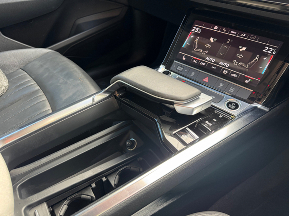 2022 Audi e-tron - image 7