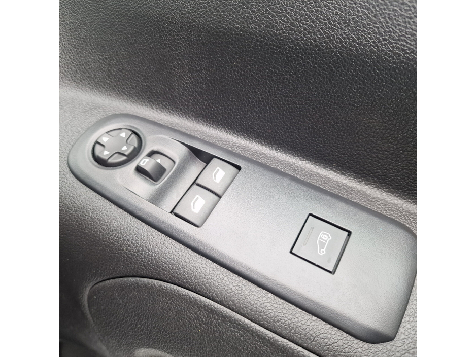 2023 Opel Combo - image 10