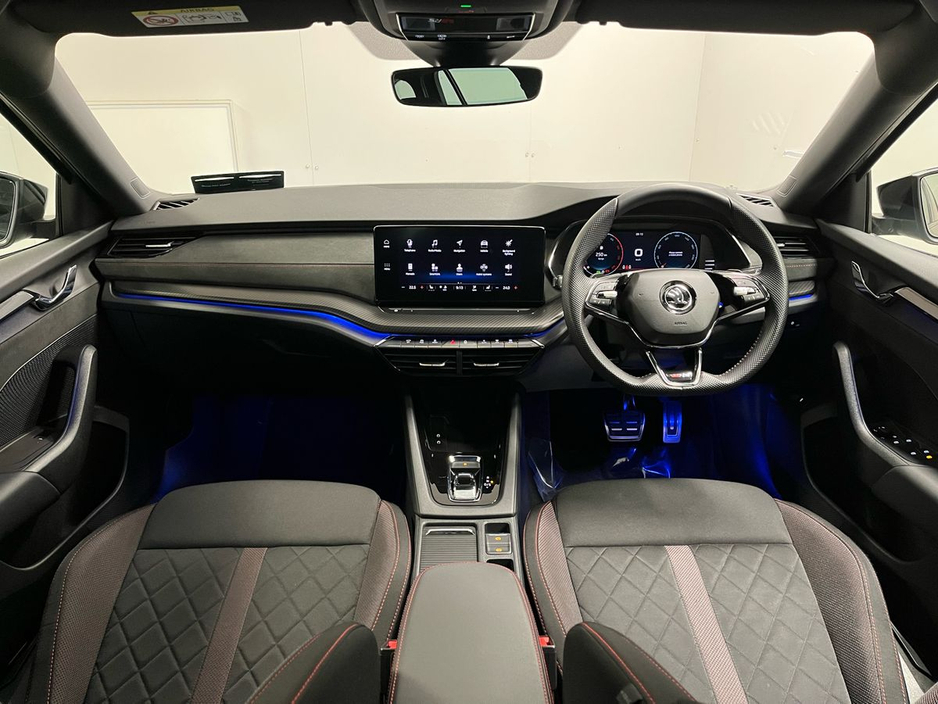 2023 Skoda Octavia - image 2