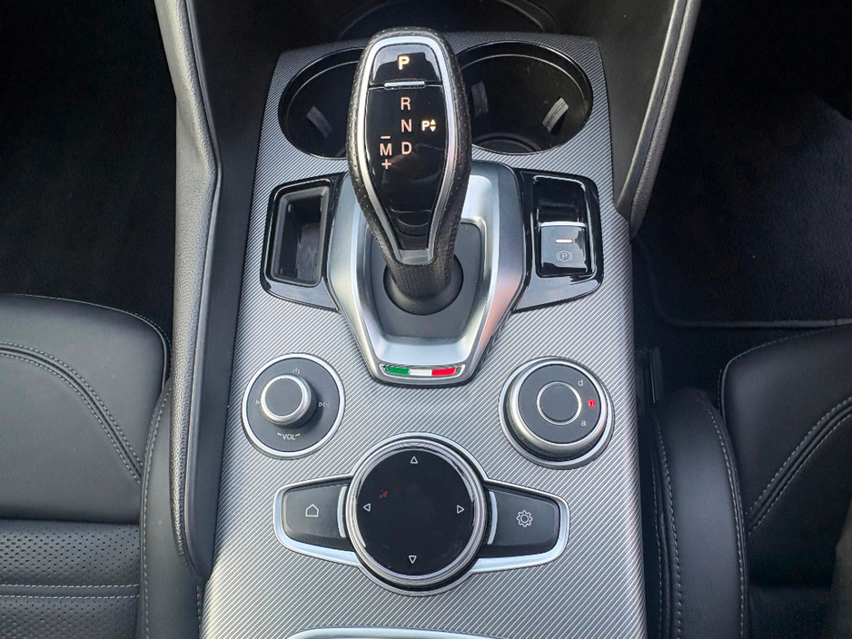 2024 Alfa Romeo Giulia - image 28