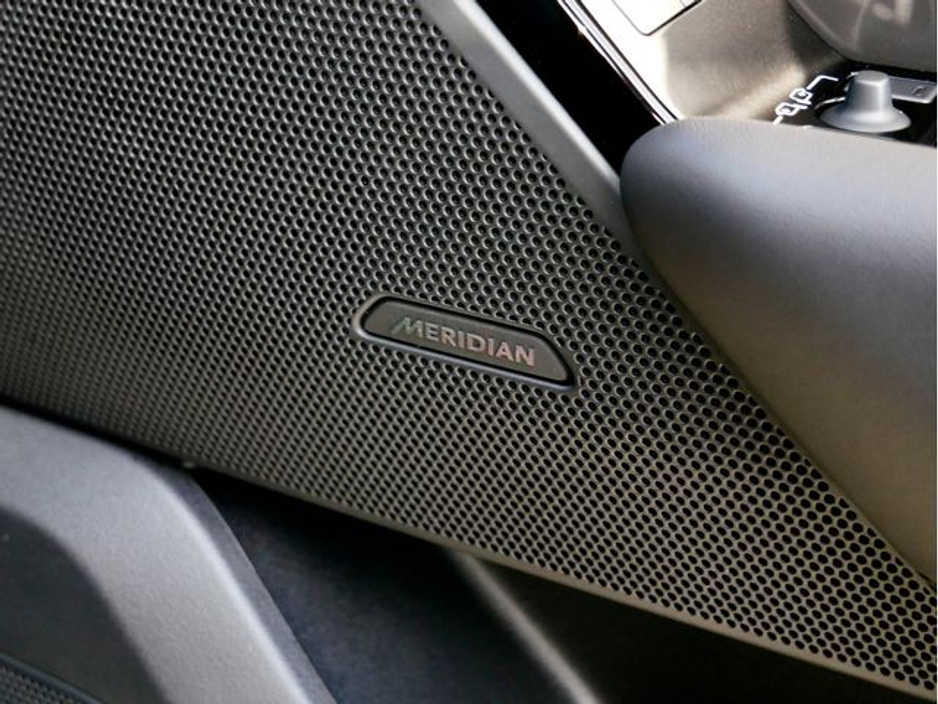 2025 Land Rover Range Rover Velar - image 16