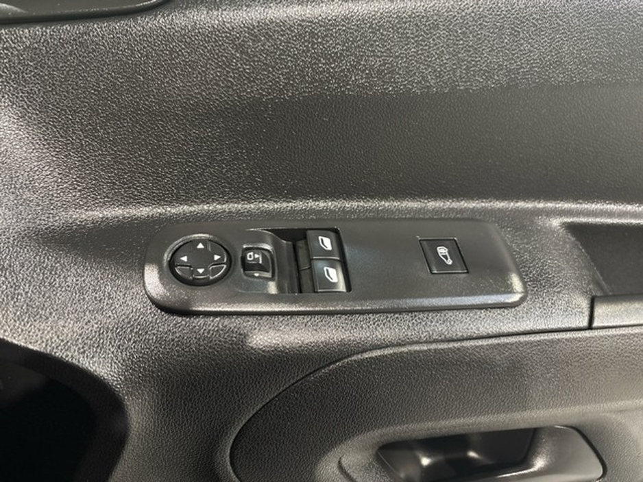 2020 Toyota Proace City - image 16