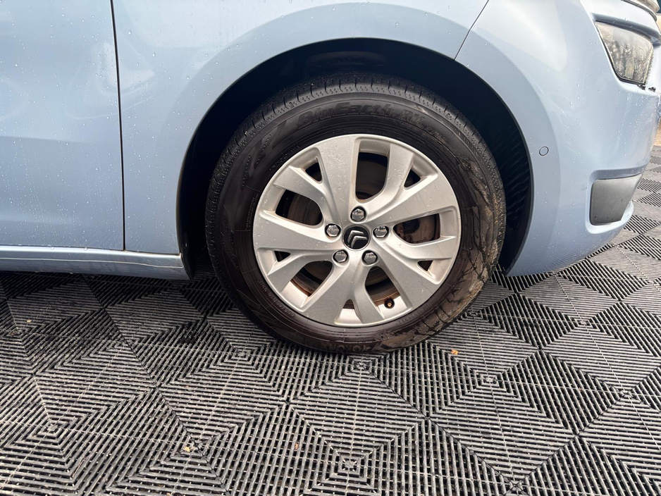 2015 Citroen Grand C4 Picasso - image 3