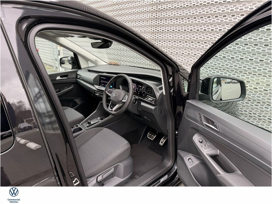 2026 Volkswagen Caddy Maxi Life - image 2