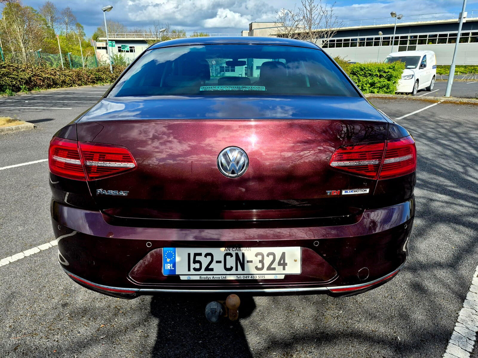 2015 Volkswagen Passat - image 9