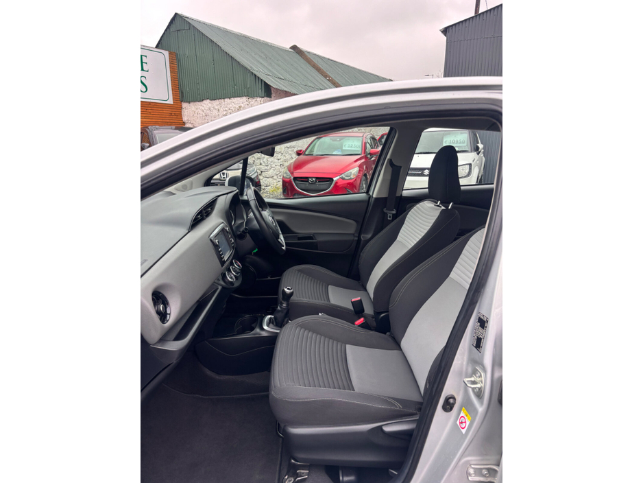 2018 Toyota Yaris - image 13