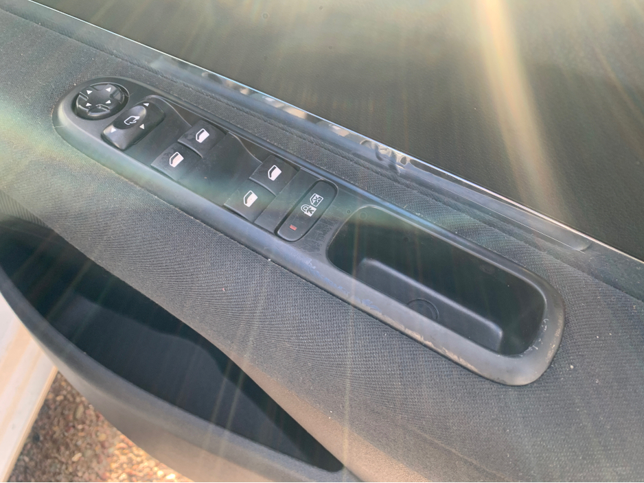 2015 Peugeot 5008 ACTIVE FAMILY 1.6 HDI 4DR €6,000