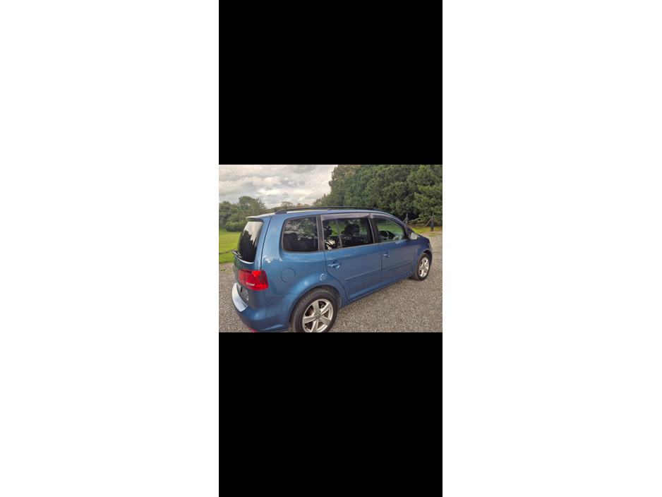 2015 Volkswagen Touran - image 5