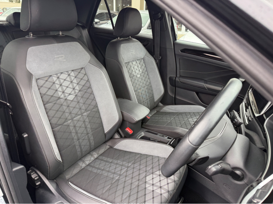 2023 Volkswagen T-Roc - image 10