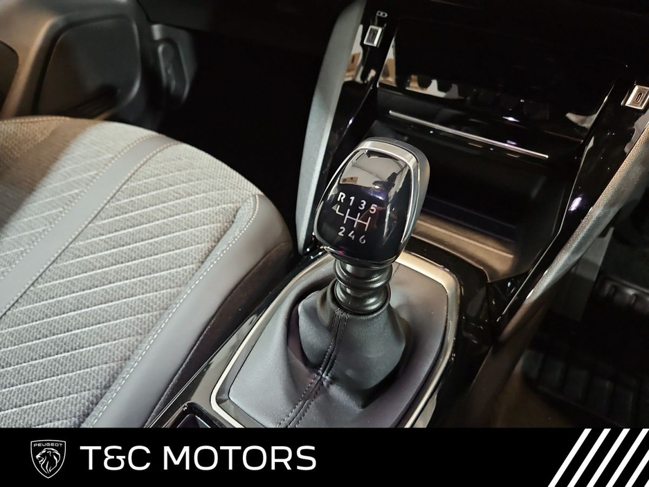 2024 Peugeot 2008 - image 9