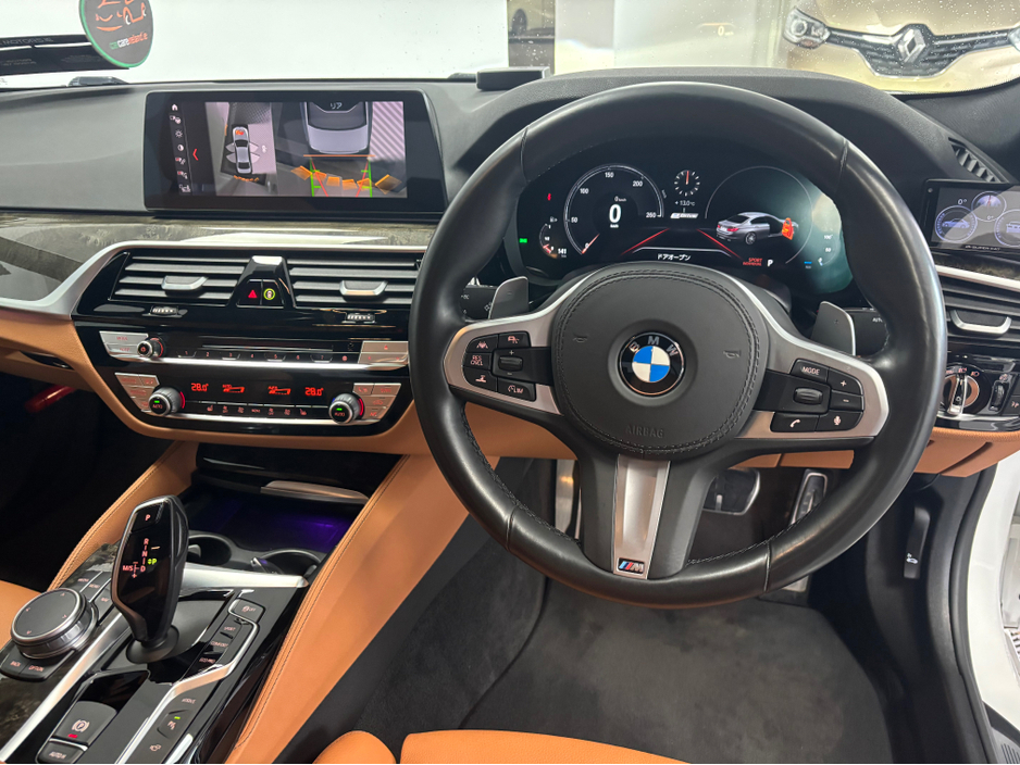 2020 BMW 5 Series - image 9