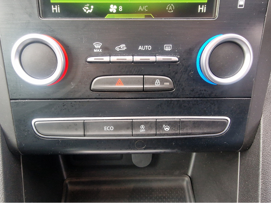 2016 Renault Megane - image 25