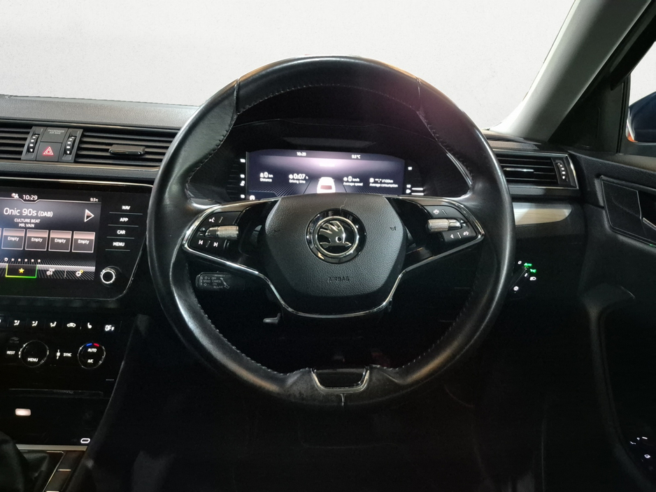 2021 Skoda Superb - image 16