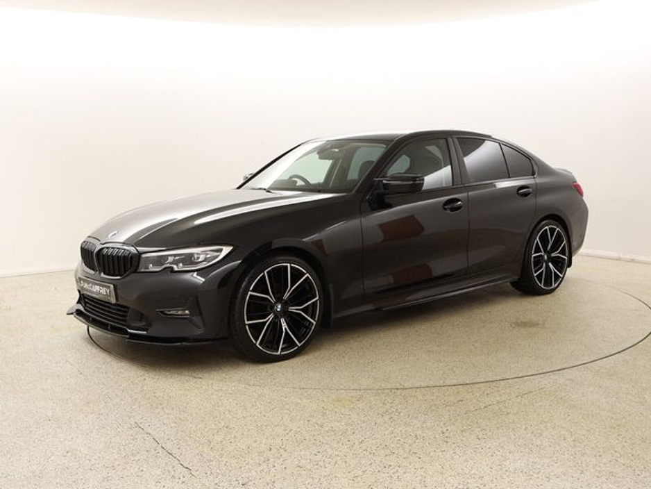 2021 BMW 3 Series - image 3