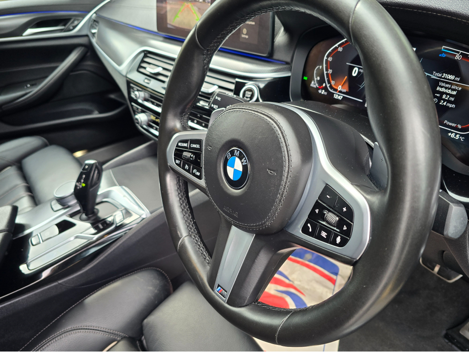 2021 BMW 5 Series - image 16