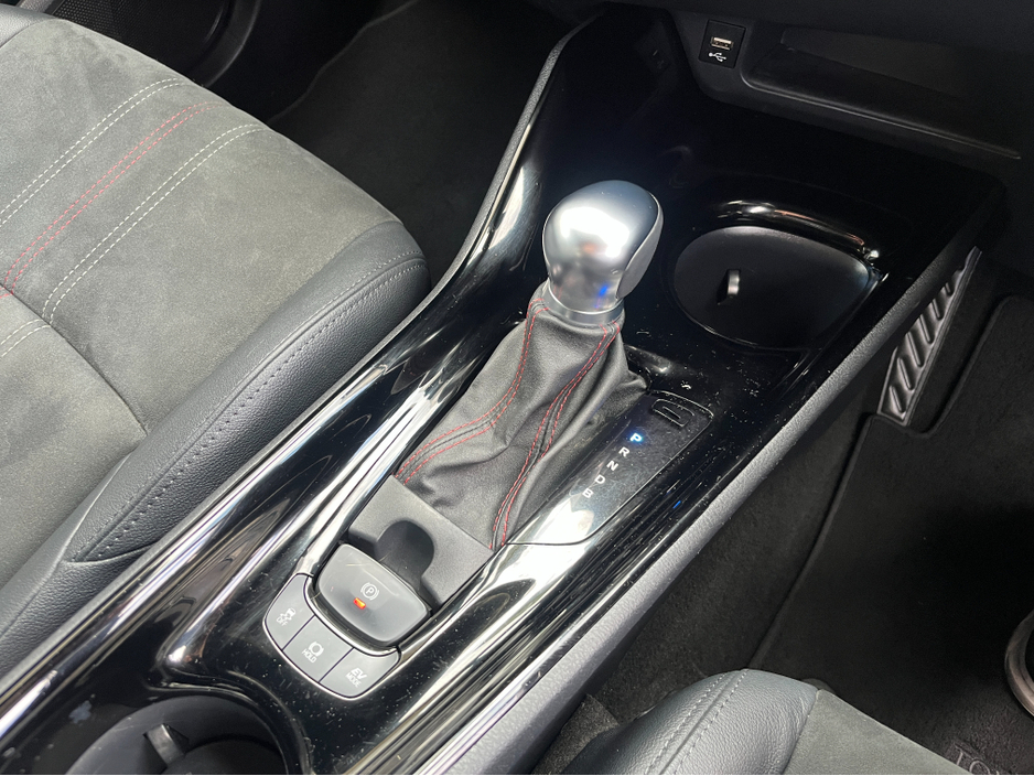 2022 Toyota C-HR - image 17