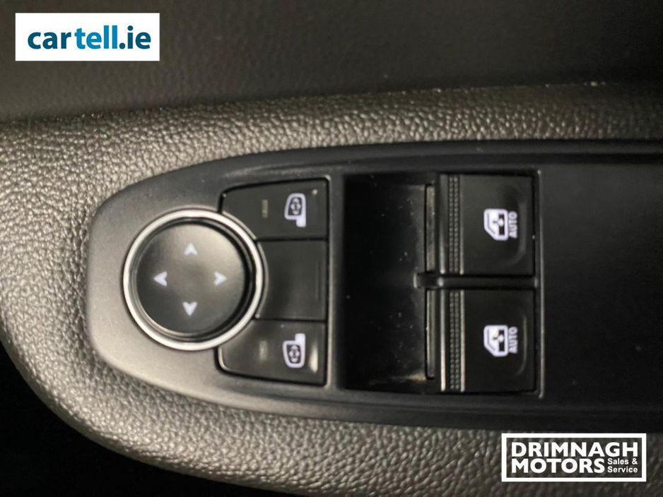 2022 Renault Clio - image 9