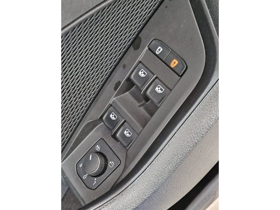 2022 Skoda Octavia - image 9