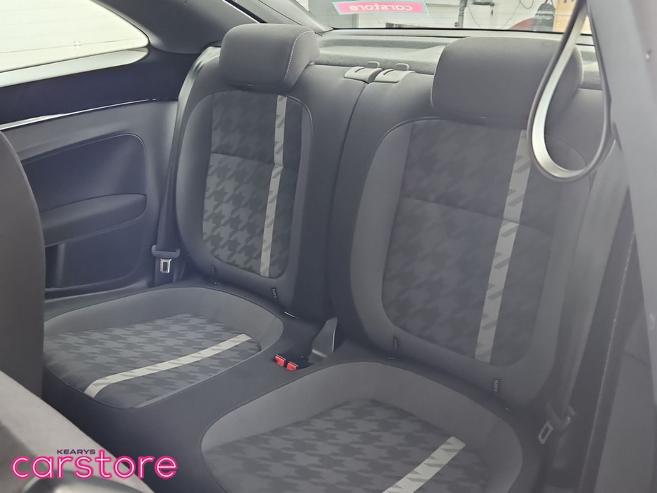 2017 Volkswagen Beetle - image 13