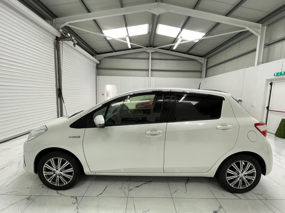 2017 Toyota Yaris - image 6