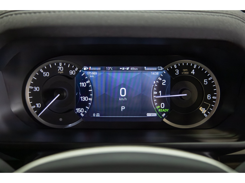 2022 Land Rover Defender - image 20