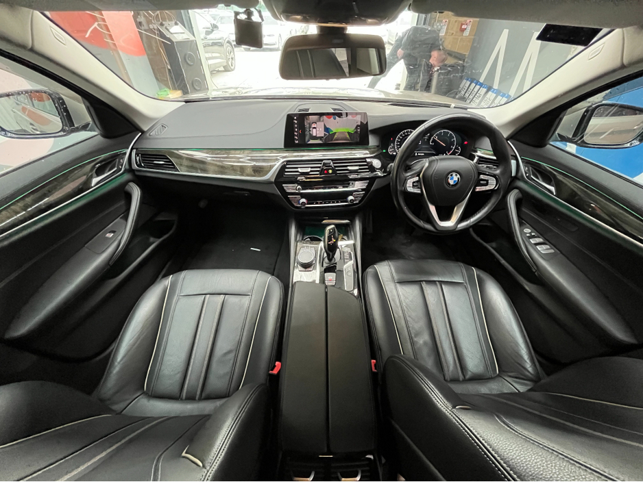 2019 BMW 5 Series - image 19