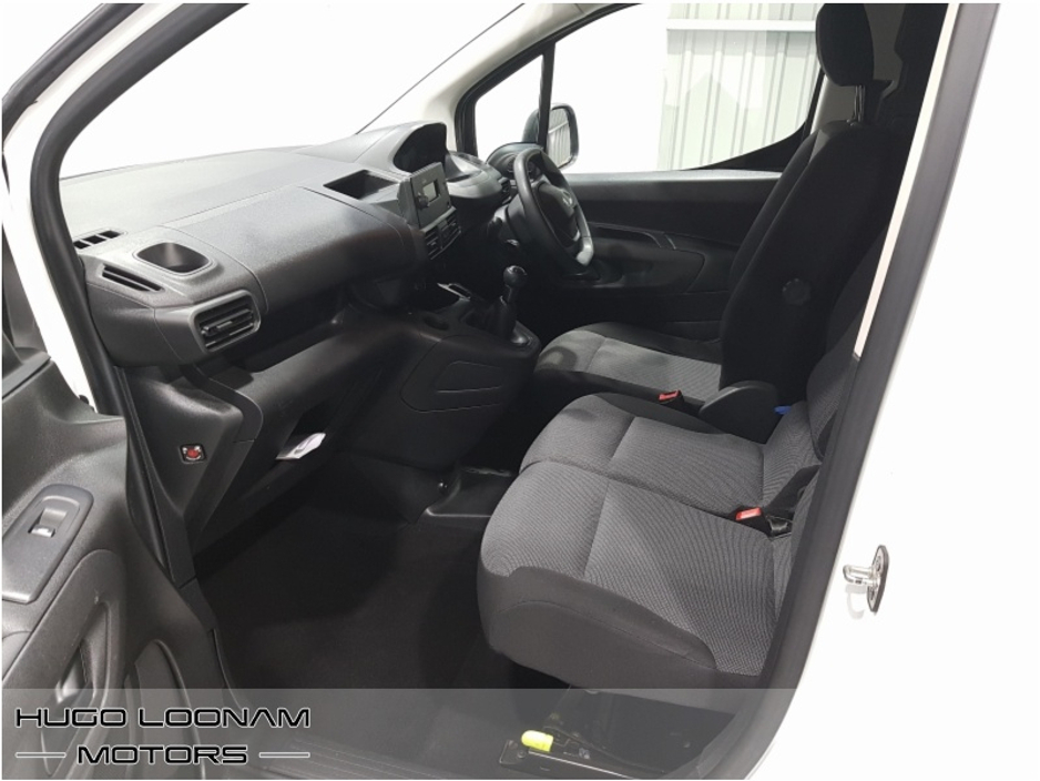 2020 Peugeot Partner - image 10