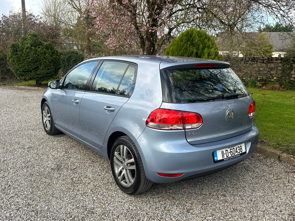 2011 Volkswagen Golf - image 6