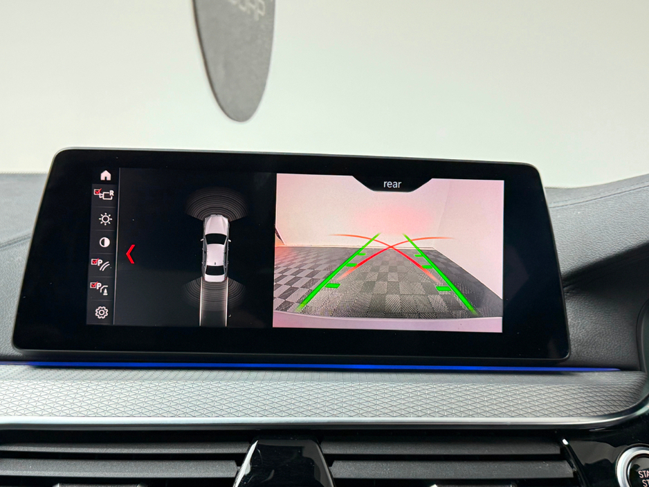 2019 BMW 5 Series - image 16