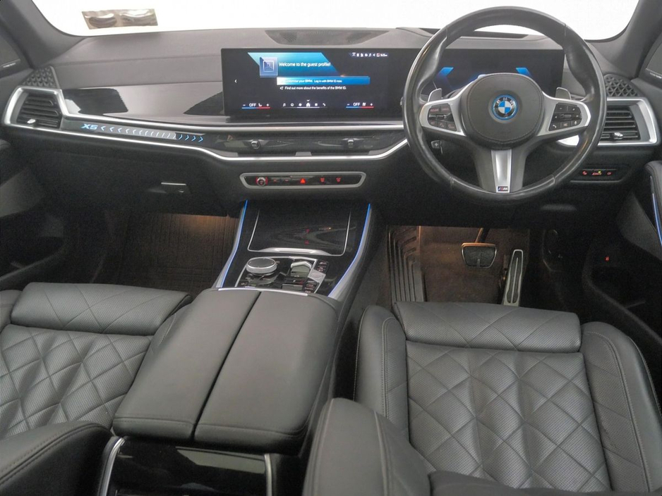 2023 BMW X5 - image 4