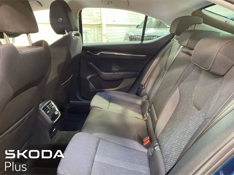 2023 Skoda Octavia - image 6
