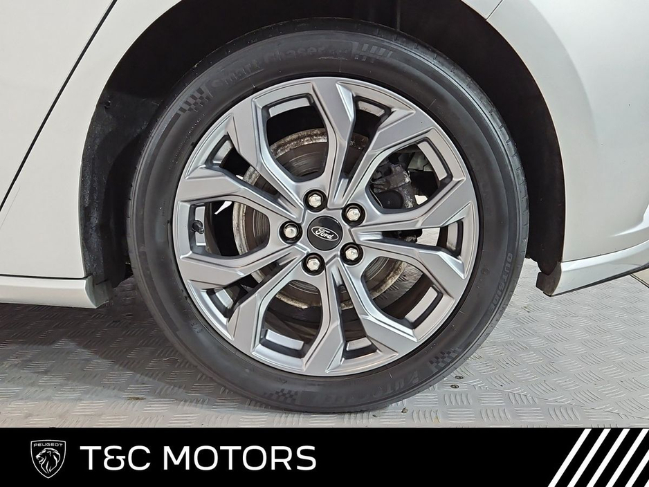 2023 Ford Focus - image 15